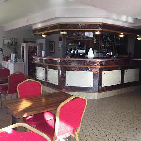 Auberge Du Calvaire ปงต์ชาโต ภายนอก รูปภาพ