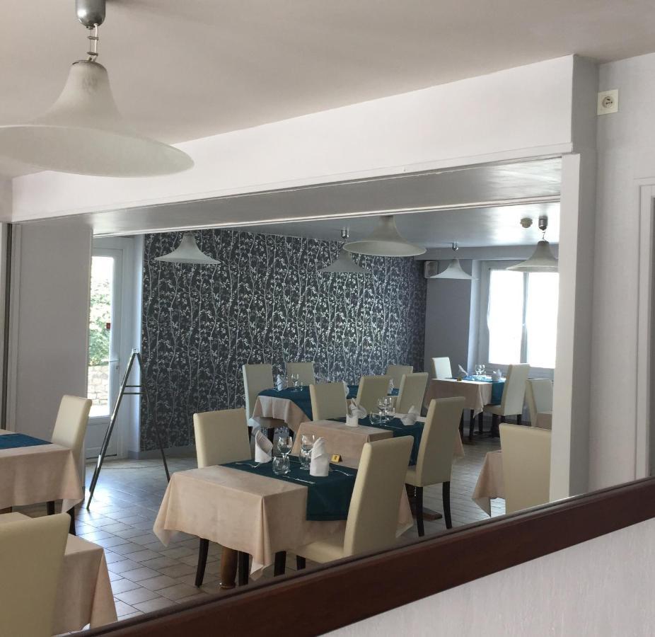 Auberge Du Calvaire ปงต์ชาโต ภายนอก รูปภาพ