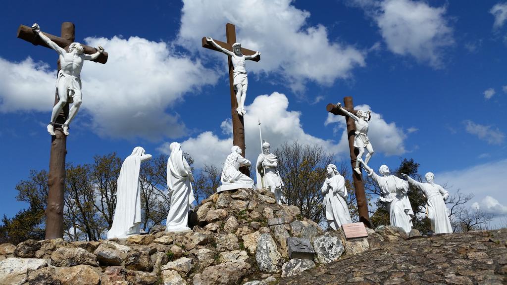 Auberge Du Calvaire ปงต์ชาโต ภายนอก รูปภาพ